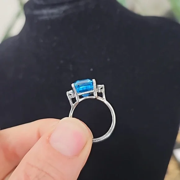 London blue topaz, topaz, and sterling silver cocktail ring - Picture 4 of 7